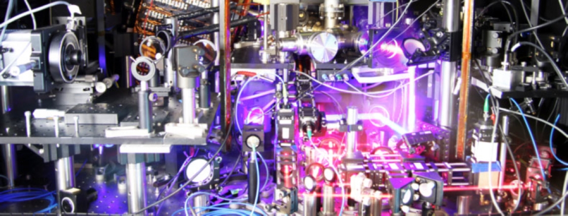 Photograph of a strontium apparatus.