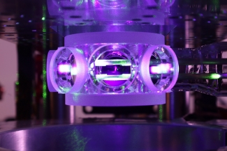 Ytterbium Tweezer Arrays figure.
